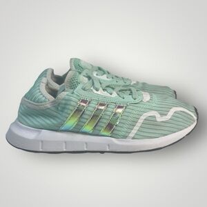 Kids Adidas Swift Run size 5